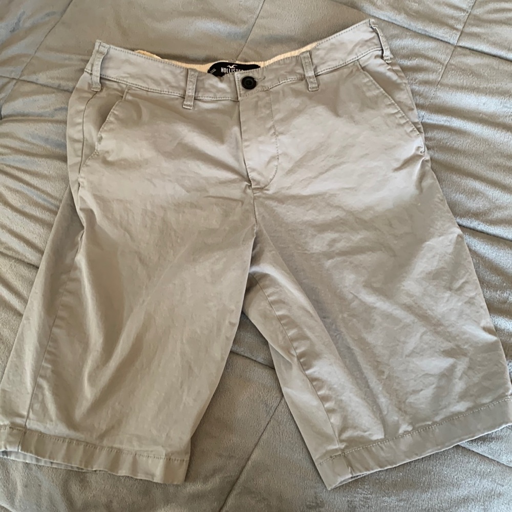 Hollister. Flat Front Short 12”. Waist 31
